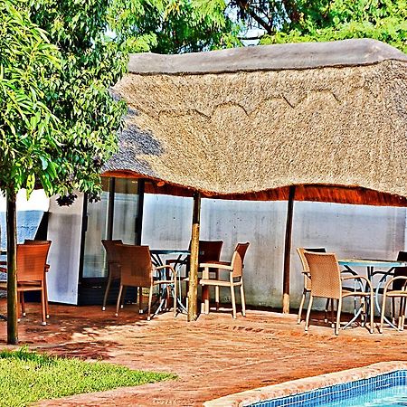 ハボローネ Cosy Palms Bed & Breakfast エクステリア 写真