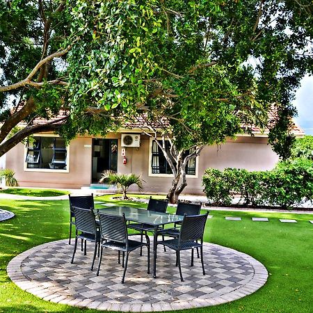 ハボローネ Cosy Palms Bed & Breakfast エクステリア 写真