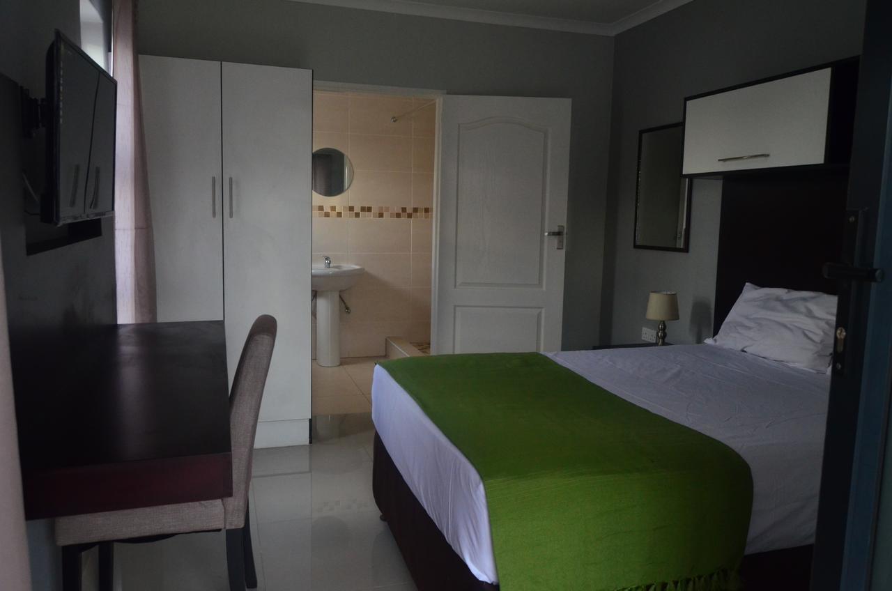 ハボローネ Cosy Palms Bed & Breakfast エクステリア 写真