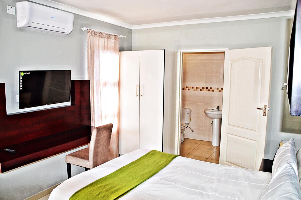 ハボローネ Cosy Palms Bed & Breakfast エクステリア 写真