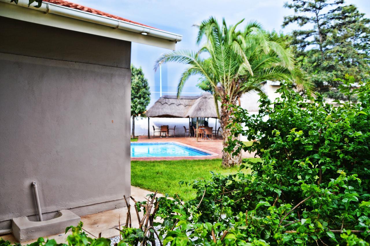 ハボローネ Cosy Palms Bed & Breakfast エクステリア 写真
