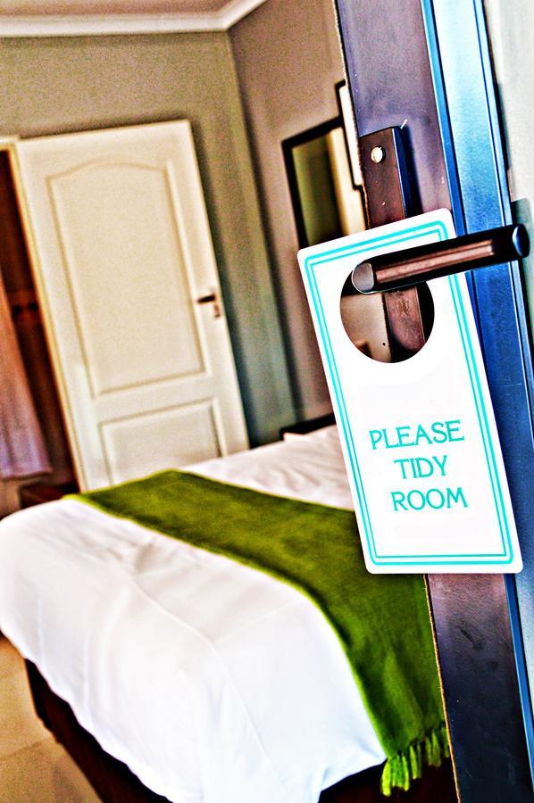 ハボローネ Cosy Palms Bed & Breakfast エクステリア 写真