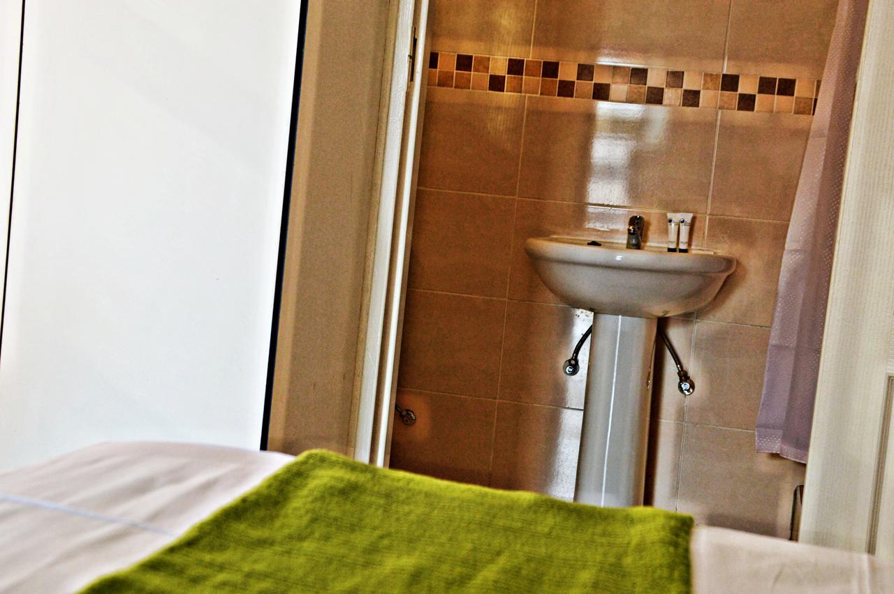 ハボローネ Cosy Palms Bed & Breakfast エクステリア 写真